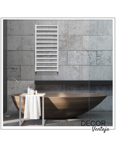 Radiador toallero hidráulico modelo Recto/Karnak de 12 tubos en color cromo. Ambiente baño