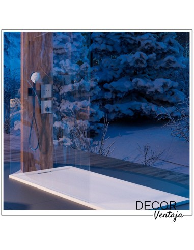 Plato de ducha antideslizante de resinas con cargas minerales. Modelo Quarzo Blanco con desagüe camuflado. Ambiente