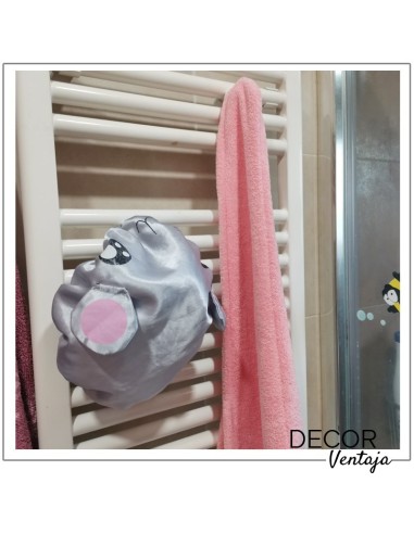 Perchas de botón para colocar en un radiador toallero. Color BLANCO. Ambiente con ropa