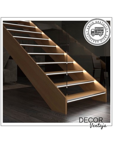 Peldaño aluminio LED exterior 30x45 mm. Ambiente escalera con led