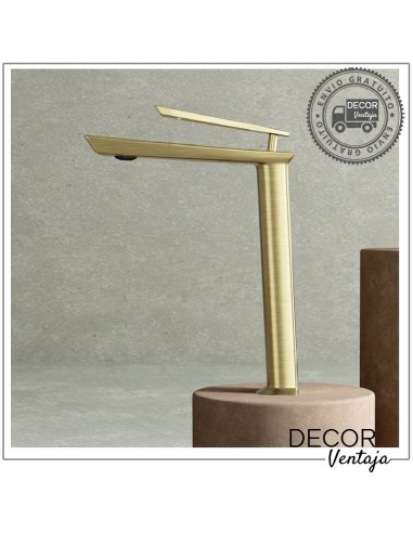 Grifo alto monomando para lavabo sobre encimera. Modelo Bora Bora Oro Cepillado. Ambiente