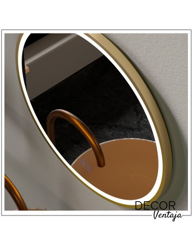 Espejo de baño circular mod. Alcaiceria LED. Detalle marco metálico oro cepillado
